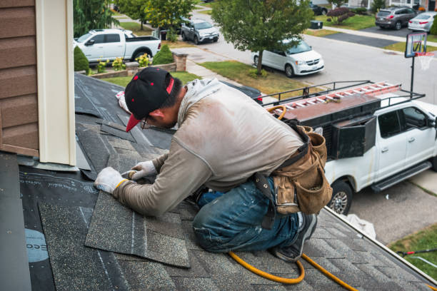 Professional Gutter Installation technician working in Bloomingdale, GA